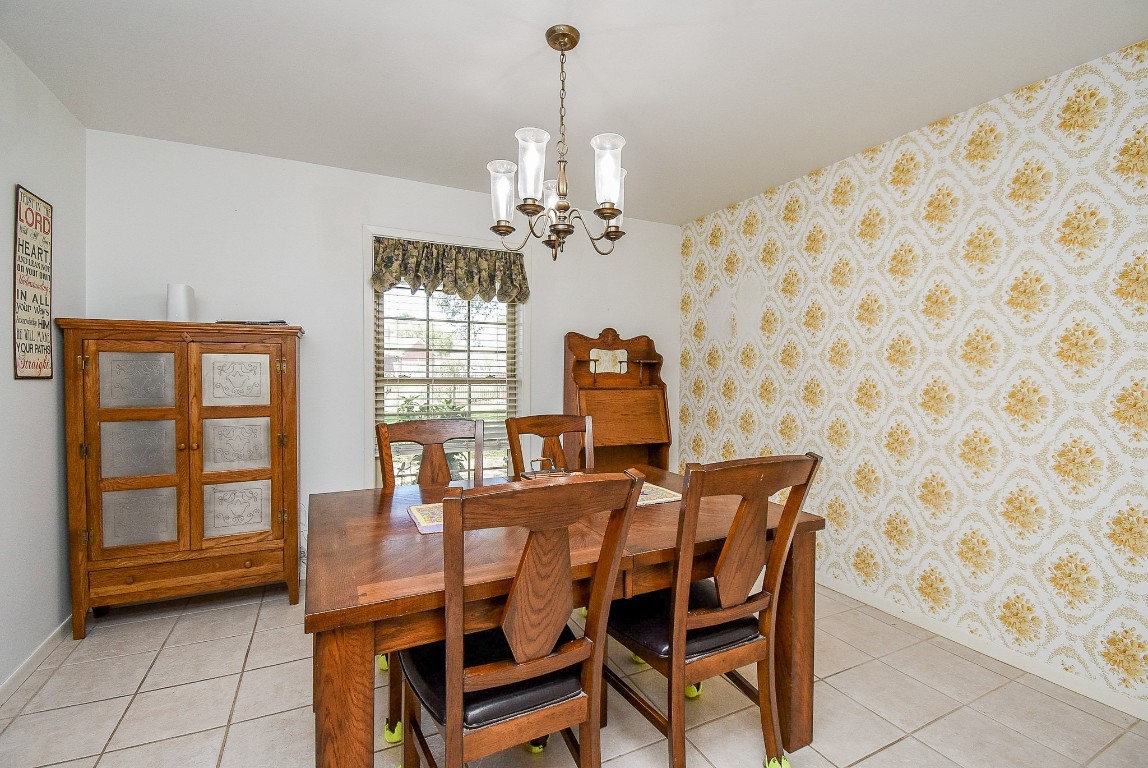 2719 Vail Road Rosenberg, TX 77471 - Photo 23 of 37 a dining room with furniture and window