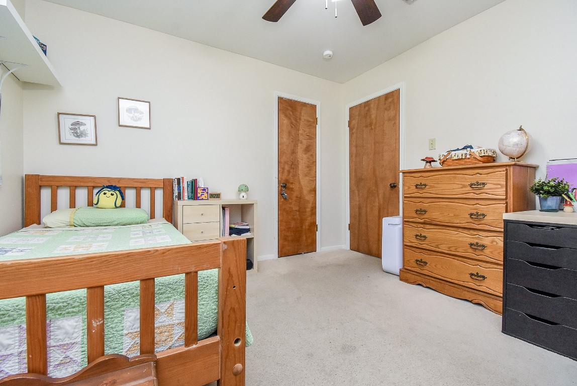 2719 Vail Road Rosenberg, TX 77471 - Photo 31 of 37 a bedroom with a bed and a tv