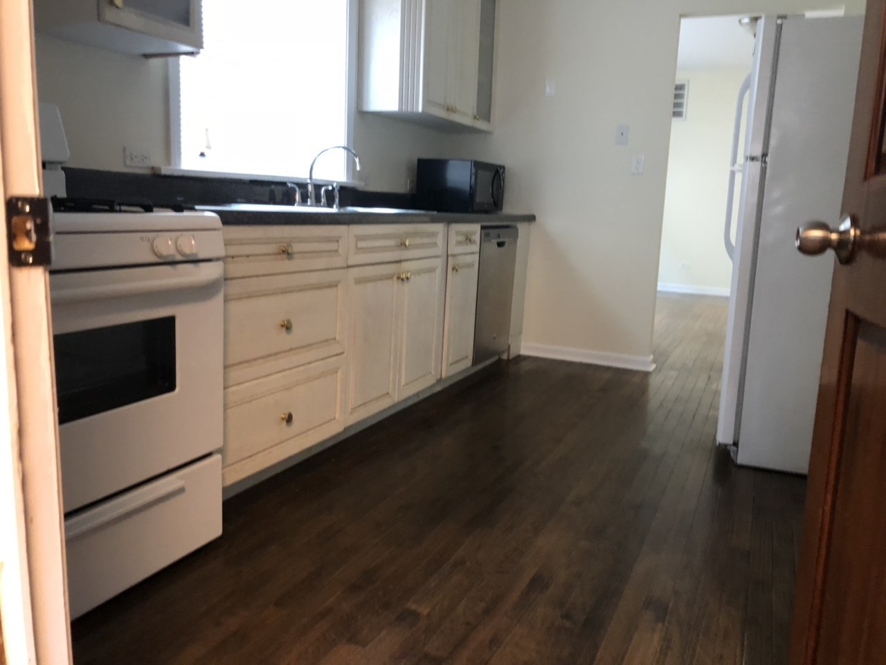 1109 Cleveland Street Evanston, IL 60202 - Photo 19 of 28