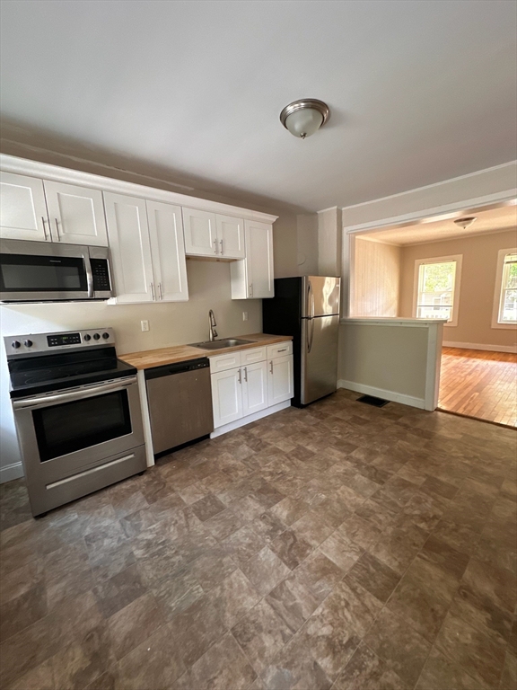 12-24 D Street, Unit 14 Whitinsville, MA 01588 - Photo 4 of 21