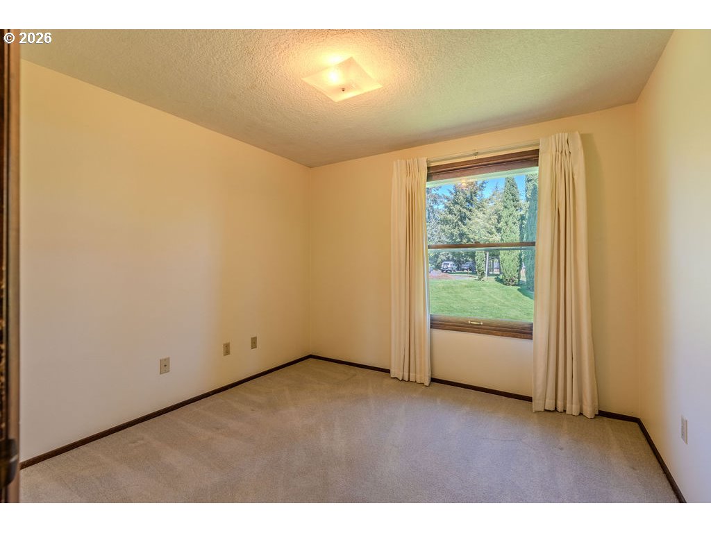17820 Southeast Emi Street Damascus, OR 97015 - Photo 37 of 47