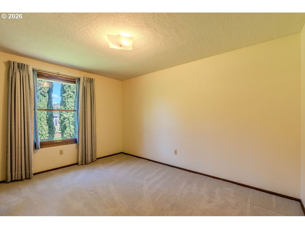 17820 Southeast Emi Street Damascus, OR 97015 - Photo 38 of 47