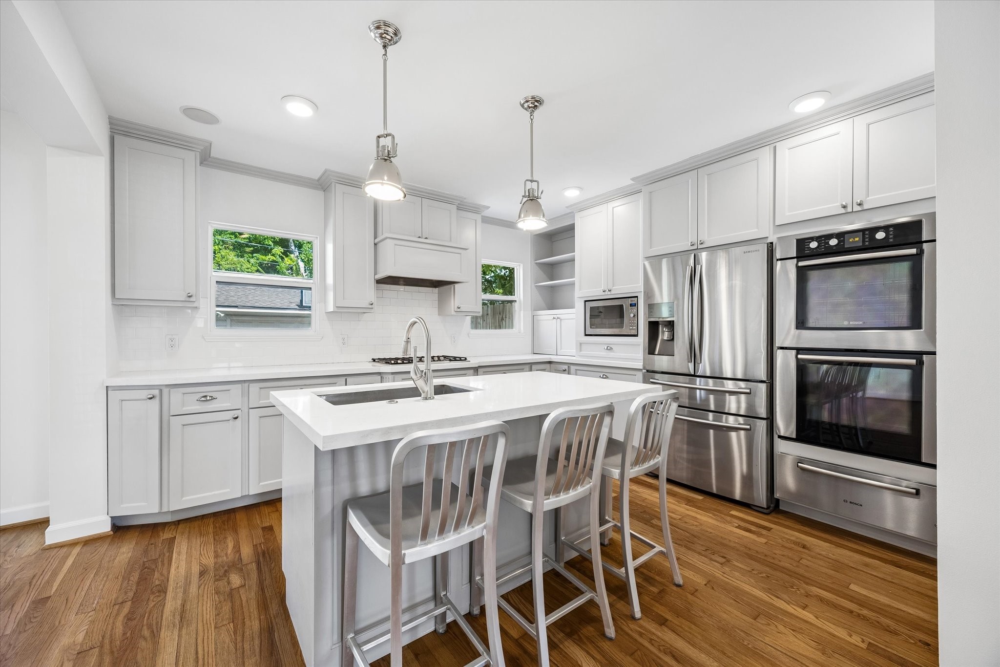 2340 Albans Road Houston, TX 77005 - Photo 9 of 29 Breakfast Island Kitchen with Bosch appliances