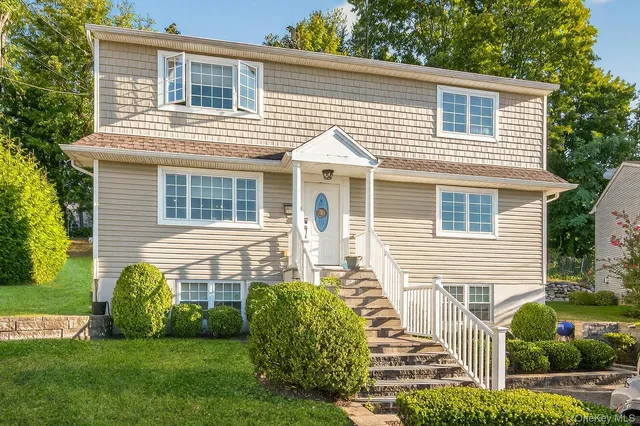 $4,200 | 10 Lee Gray Court, Glen Cove, NY 11542