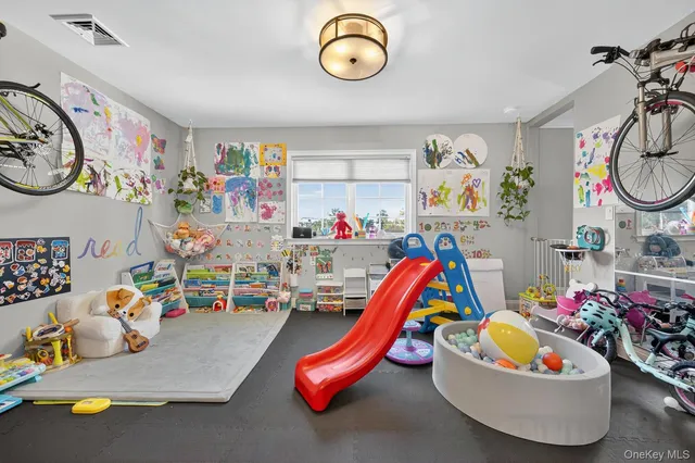 $4,200 | 10 Lee Gray Court, Glen Cove, NY 11542