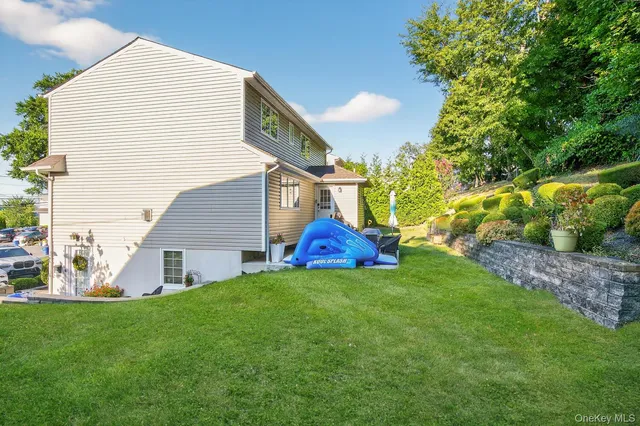 $4,200 | 10 Lee Gray Court, Glen Cove, NY 11542