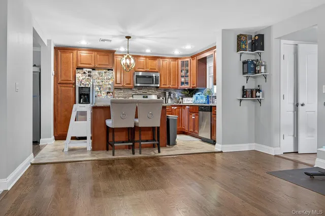 $4,200 | 10 Lee Gray Court, Glen Cove, NY 11542