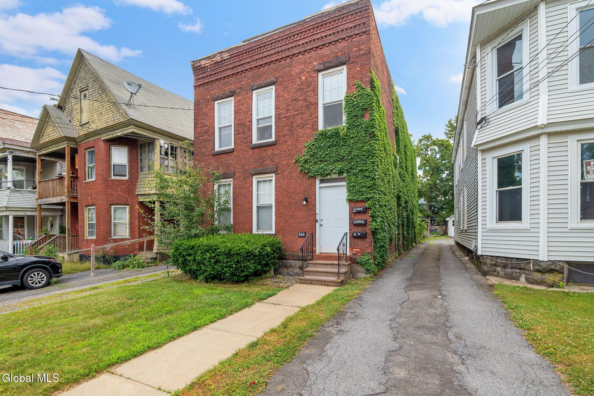 944 Park Avenue Schenectady, NY 12308 - Photo 2 of 12 2-944ParkAve_02