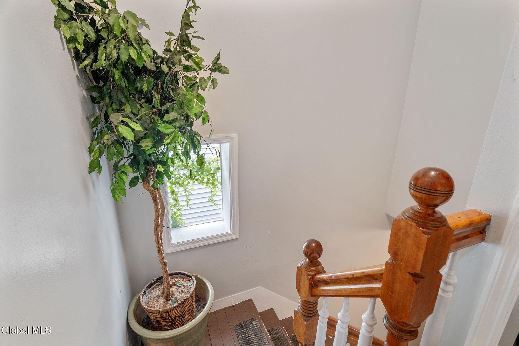 944 Park Avenue Schenectady, NY 12308 - Photo 4 of 12 4-944ParkAve_04