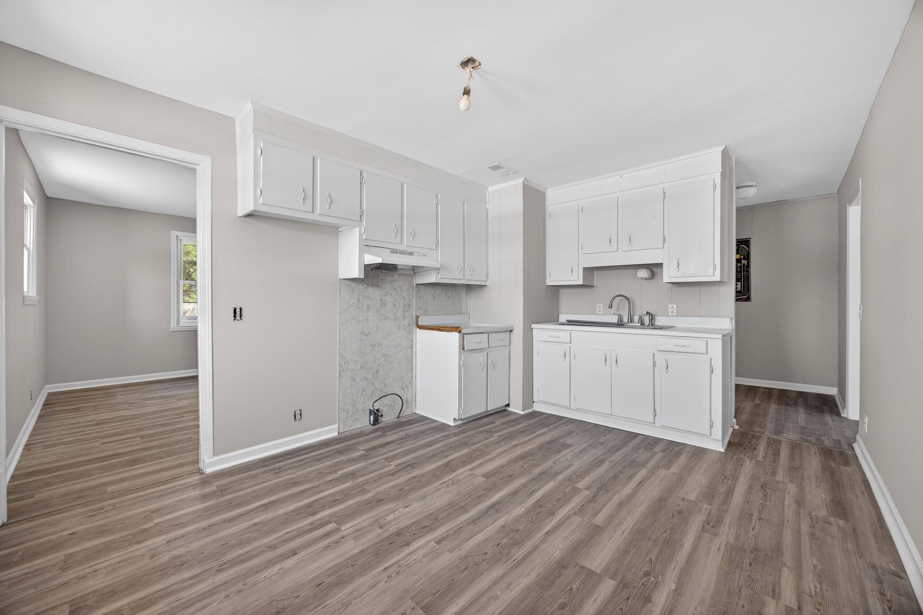 573 Race Track Road Elloree, SC 29047 - Photo 2 of 16 18_hdr mls (11 of 25)