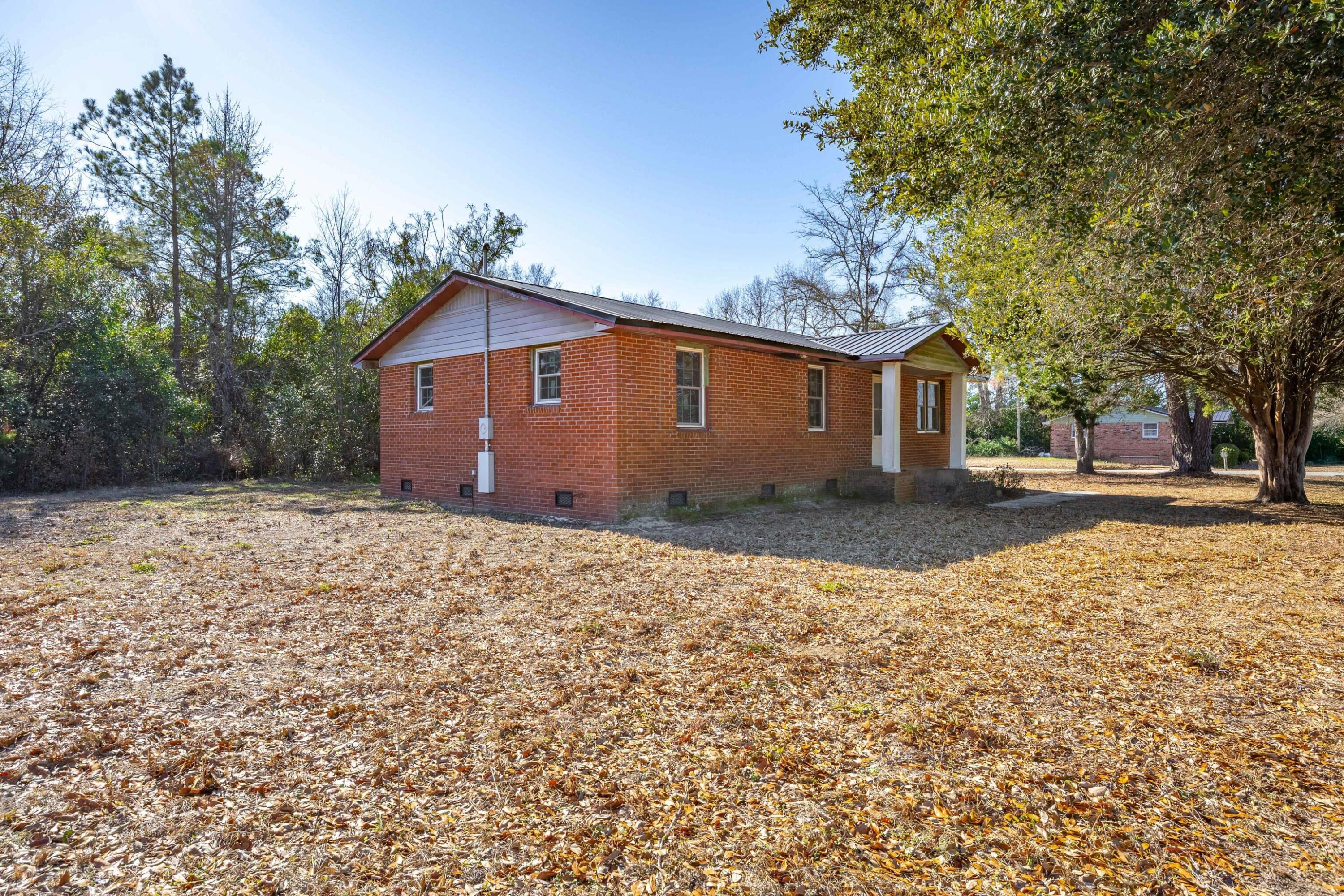 573 Race Track Road Elloree, SC 29047 - Photo 4 of 16 2_hdr mls (2 of 9)