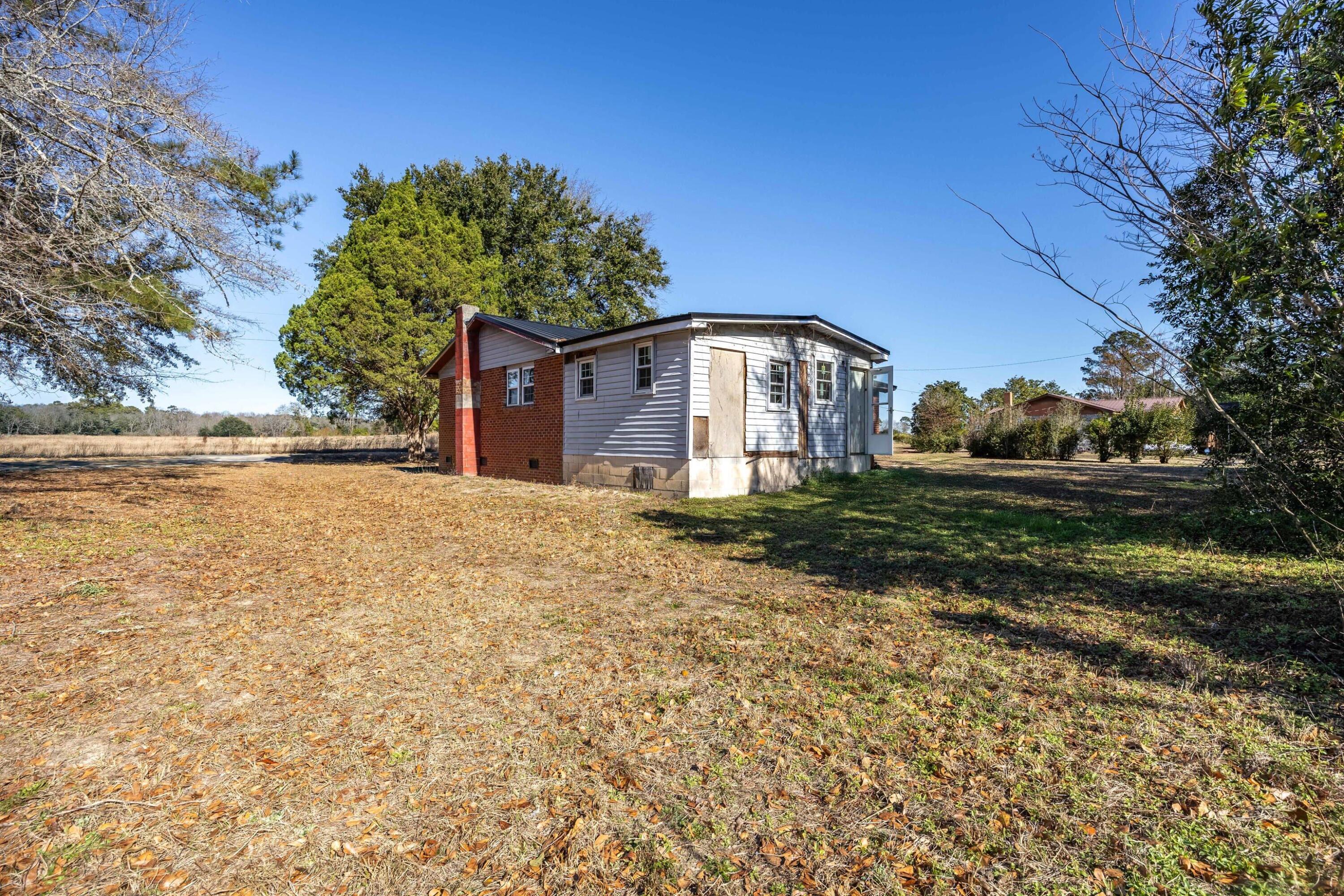 573 Race Track Road Elloree, SC 29047 - Photo 5 of 16 6_hdr mls (5 of 9)