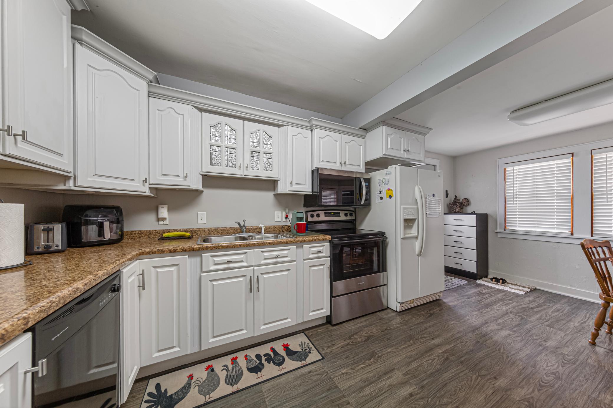 910 8th Avenue Southwest Austin, MN 55912 - Photo 8 of 24
