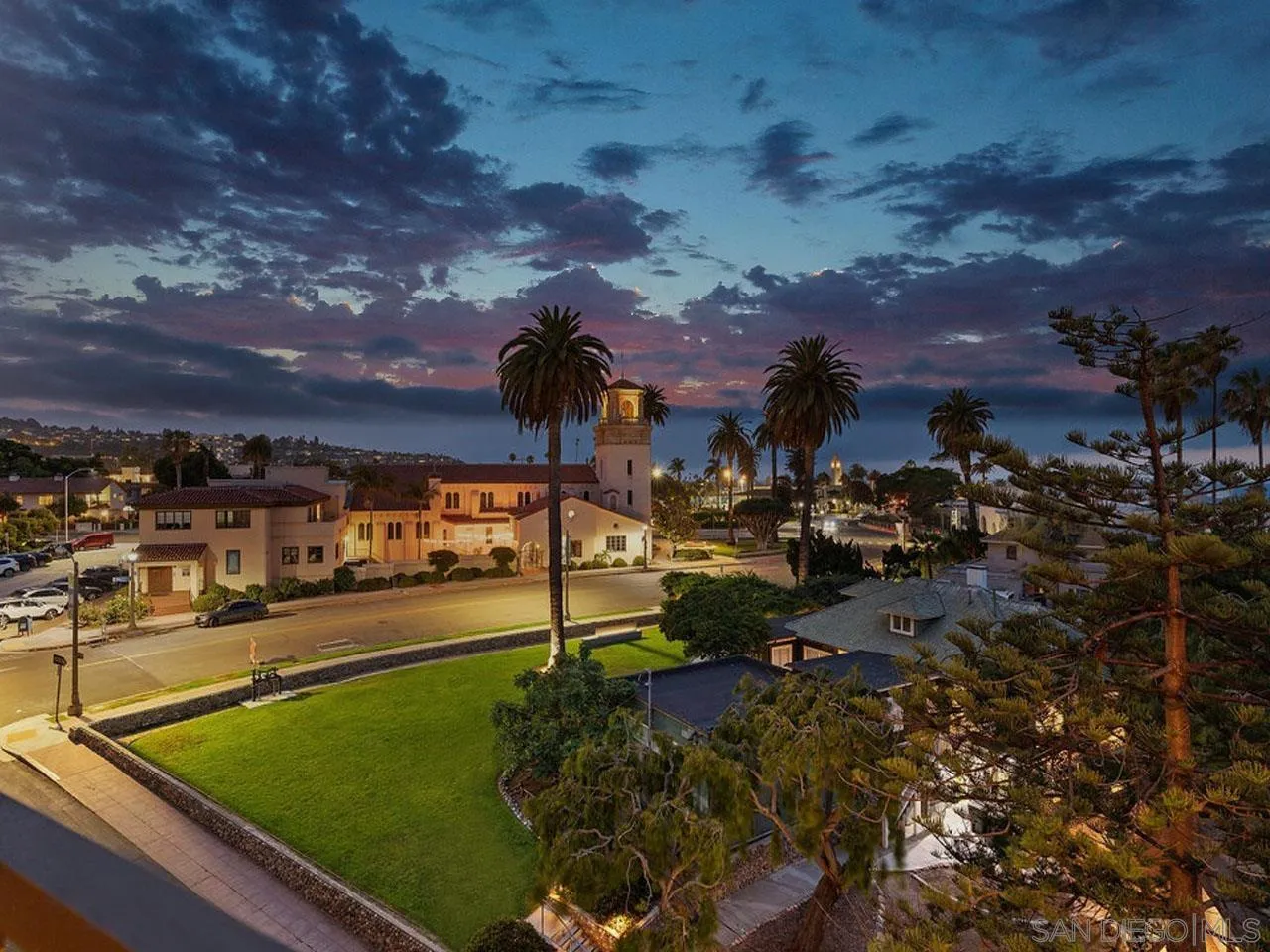 800 Prospect Street, Unit 4A La Jolla, CA 92037 - Photo 2 of 34 a view of a yard