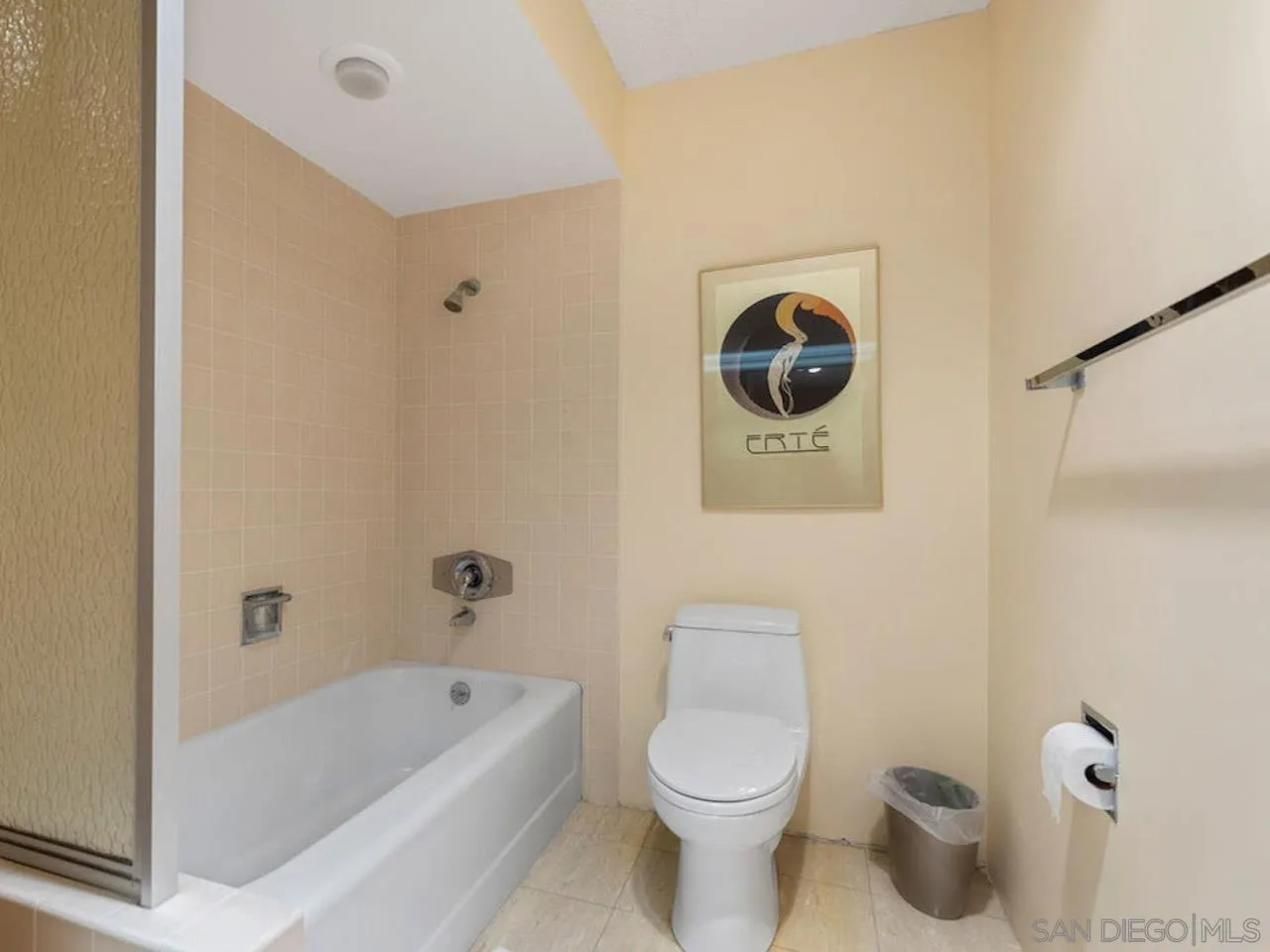 800 Prospect Street, Unit 4A La Jolla, CA 92037 - Photo 34 of 34 a bathroom with a toilet a sink and bathtub