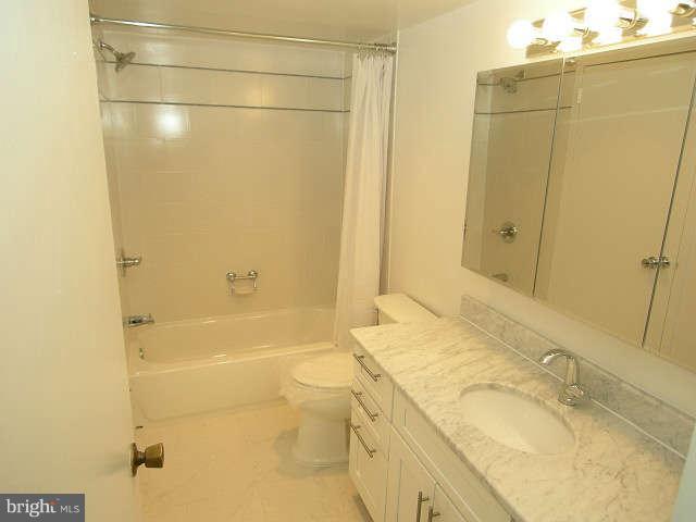 5225 Pooks Hill Road, Unit 1717N Bethesda, MD 20814 - Photo 11 of 23 Bath