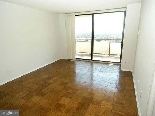 5225 Pooks Hill Road, Unit 1717N Bethesda, MD 20814 - Photo 5 of 23 Living Room