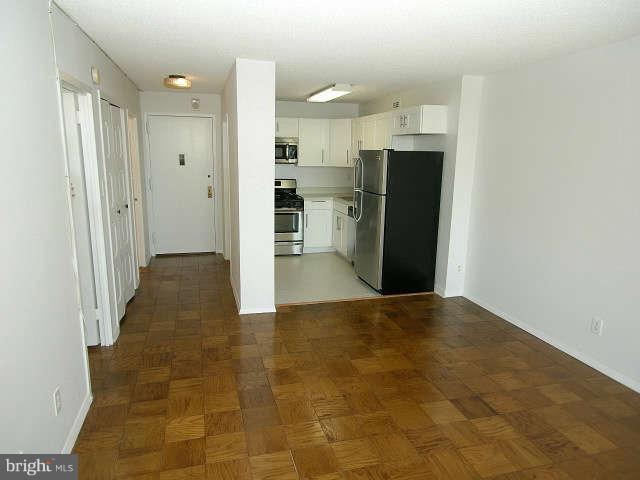 5225 Pooks Hill Road, Unit 1717N Bethesda, MD 20814 - Photo 6 of 23 Living Room