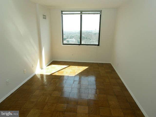 5225 Pooks Hill Road, Unit 1717N Bethesda, MD 20814 - Photo 8 of 23 Bedroom