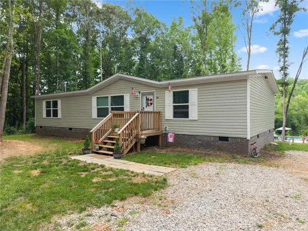$279,999 | 260 Falcon Lane, Carnesville, GA 30521