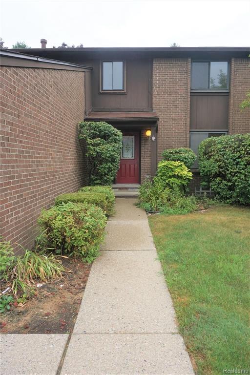 2218 Rhine Road West Bloomfield, MI 48323 - Photo 4 of 39