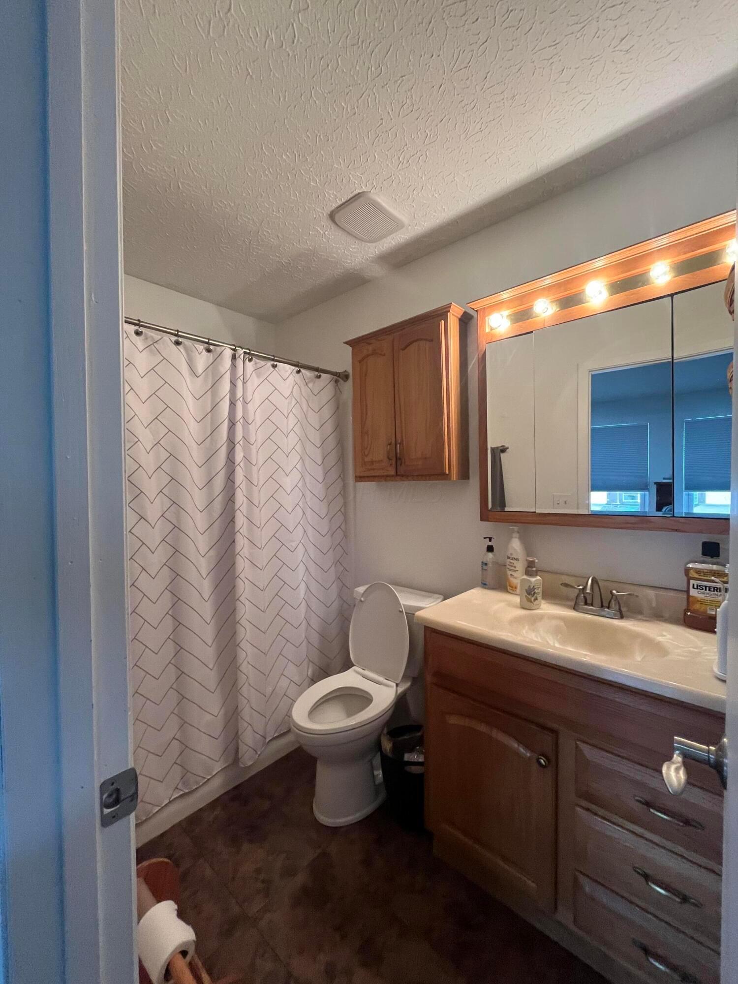 1174 Obetz Road Columbus, OH 43207 - Photo 22 of 41 Master bedroom bath