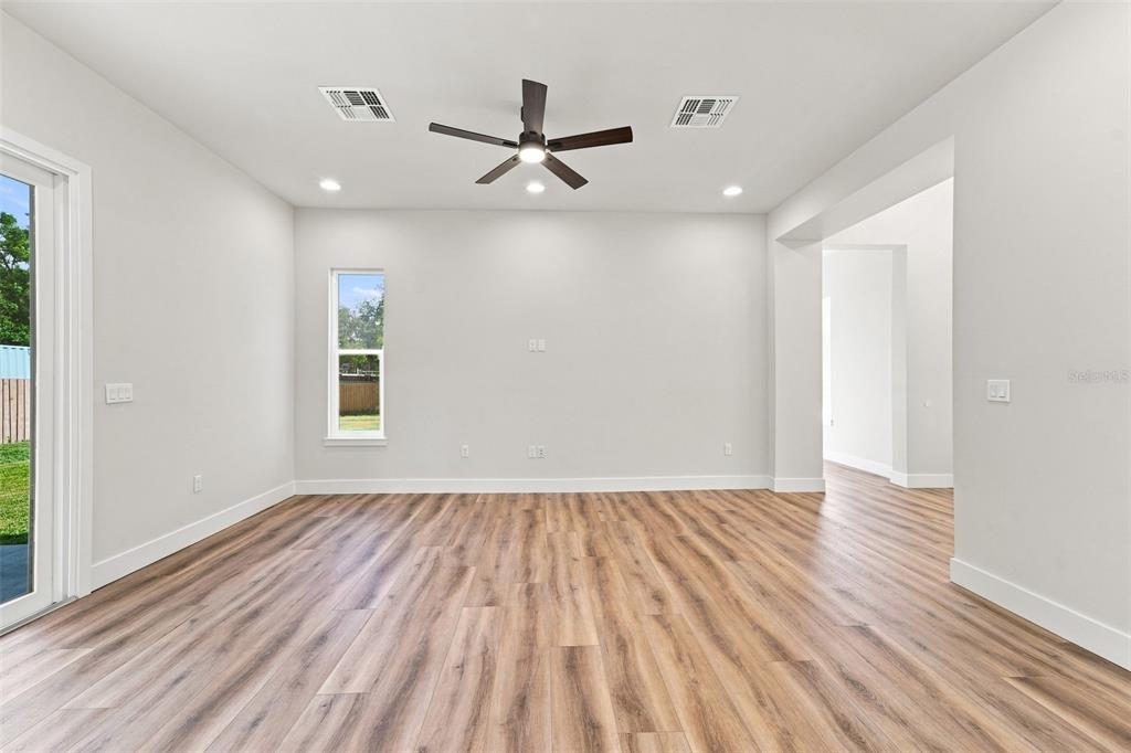 561 North Thompson Road Apopka, FL 32712 - Photo 9 of 43 Gallery Image 9