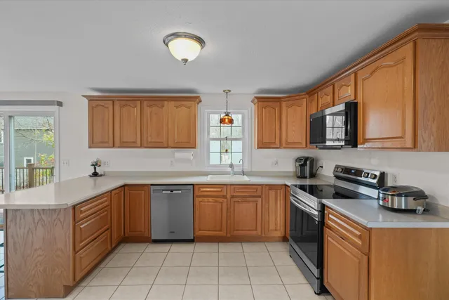 $779,900 | 1 Ballard Lane, Salem, NH 03079