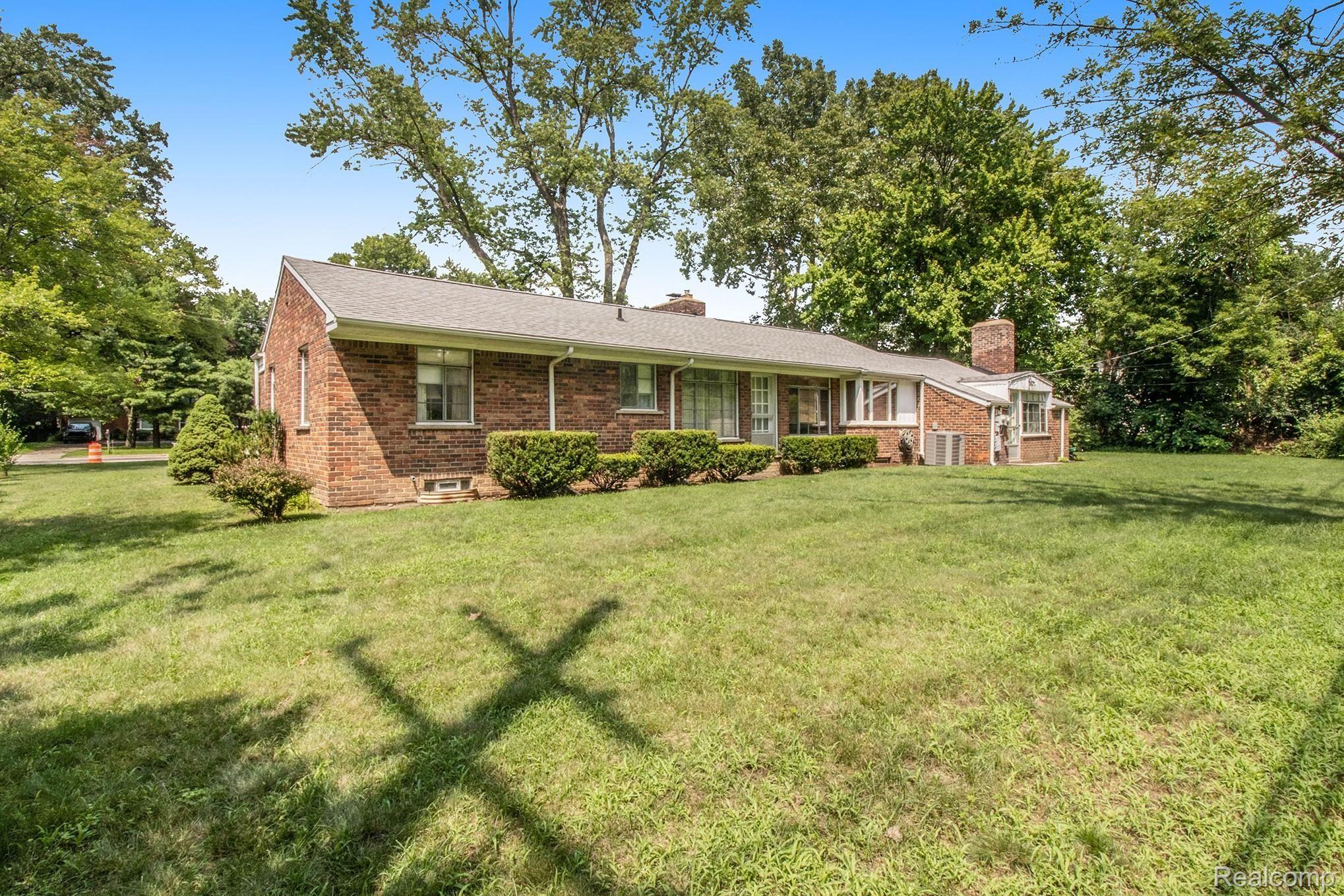 19631 West Nine Mile Road Southfield, MI 48075 - Photo 2 of 24 IMG_6487.jpg