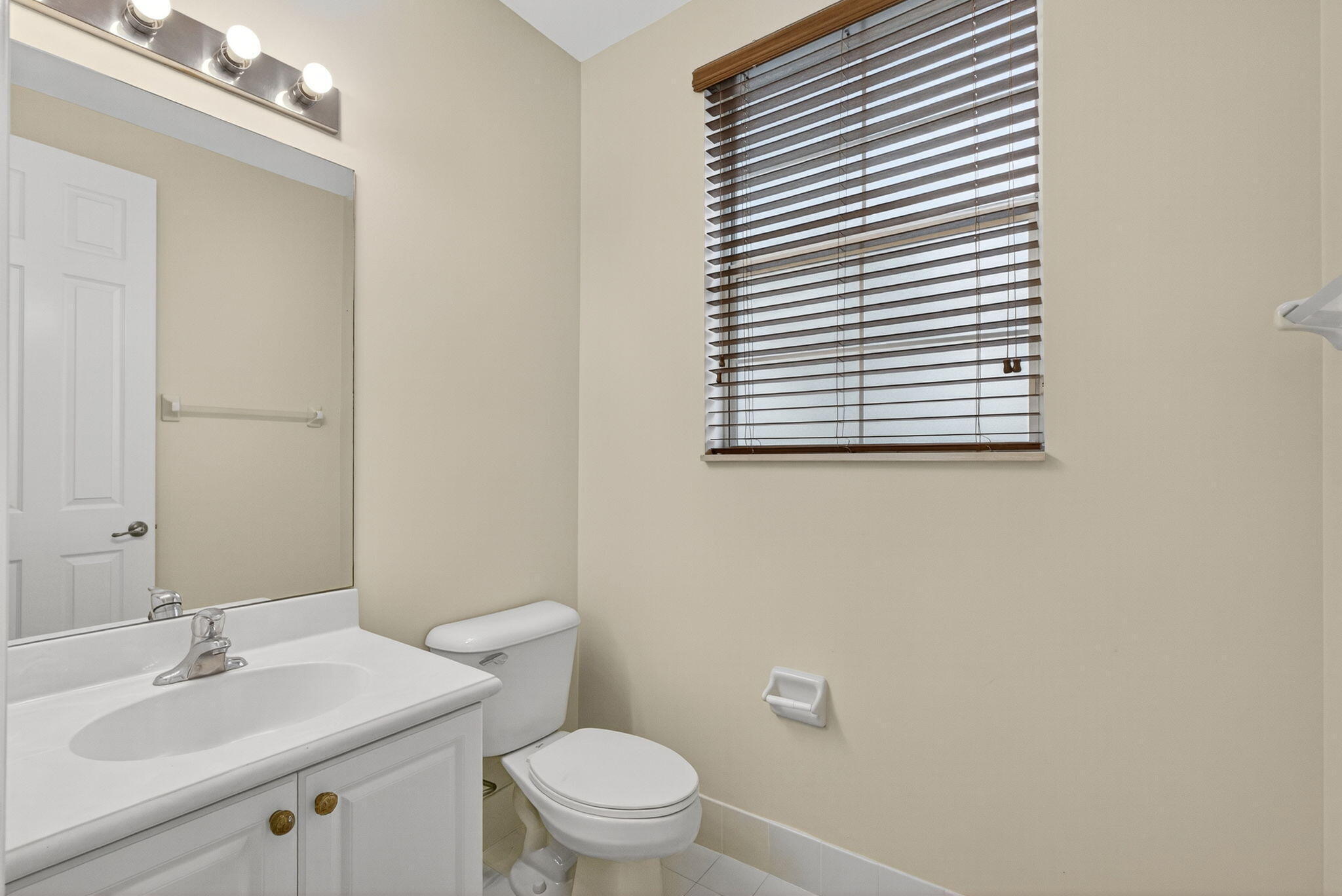 1562 Grande Cull Way Jupiter, FL 33458 - Photo 15 of 35 Powder Room