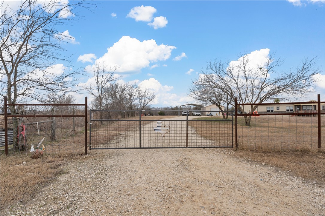 105 Cr 4025 Road Lott, TX 76656 - Photo 33 of 40