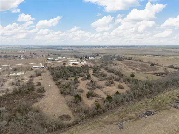 $395,000 | 105 Cr 4025 Road, Lott, TX 76656