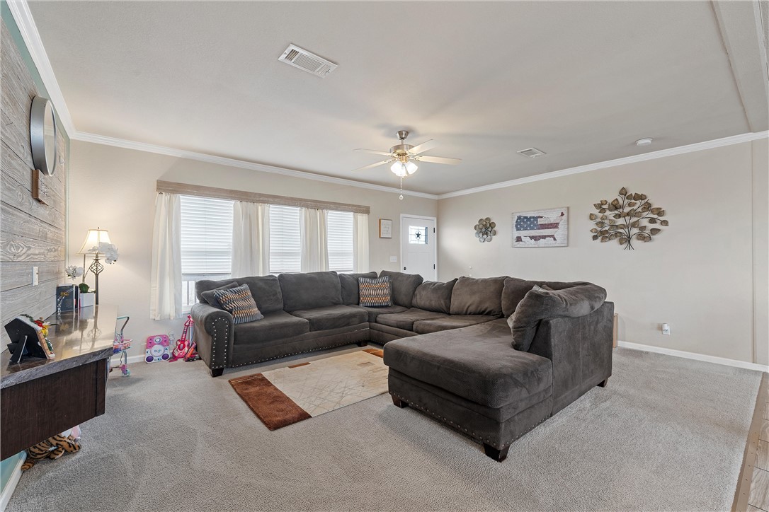 105 Cr 4025 Road Lott, TX 76656 - Photo 4 of 40