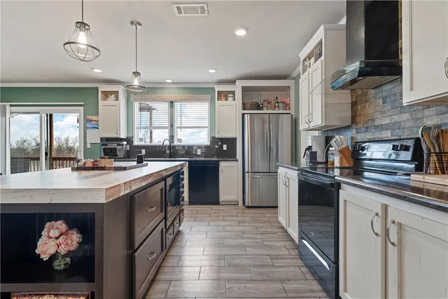 $395,000 | 105 Cr 4025 Road, Lott, TX 76656