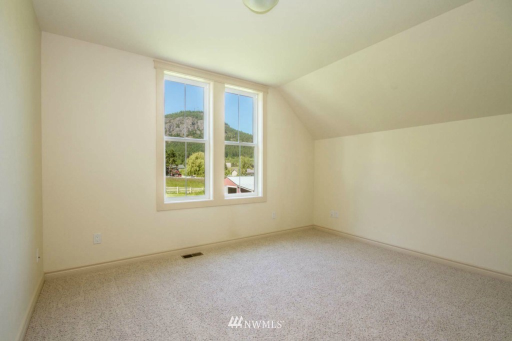 14037 Donnell Road Anacortes, WA 98221 - Photo 17 of 23
