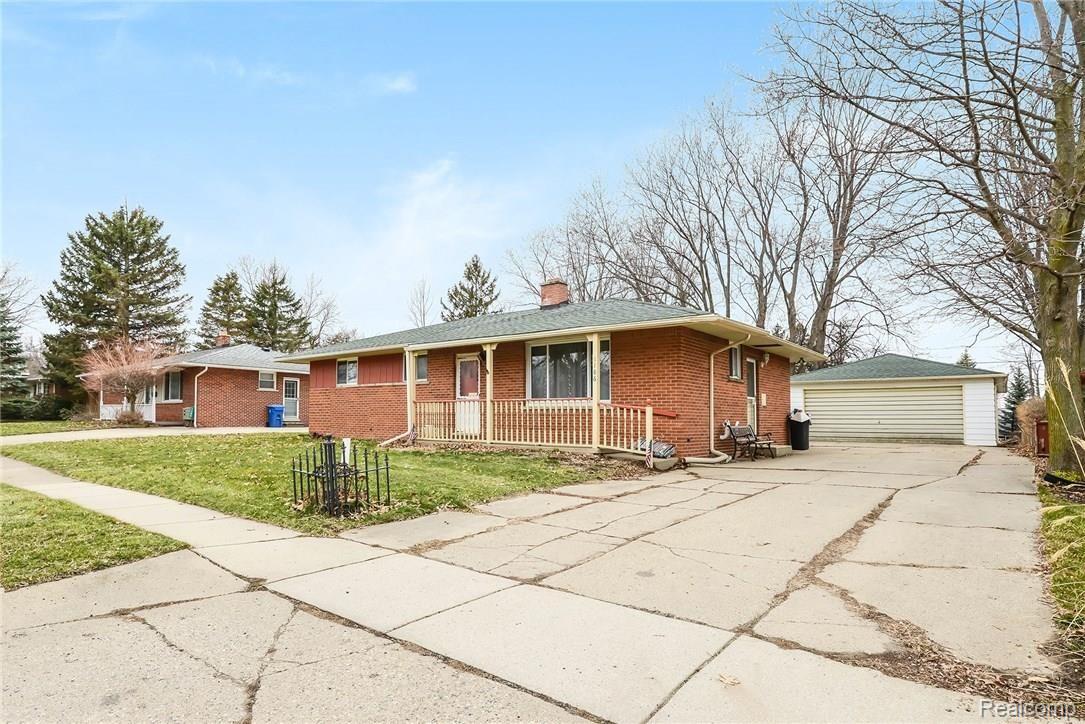 1186 State Road Fenton, MI 48430 - Photo 2 of 25 1186 State (21).jpg