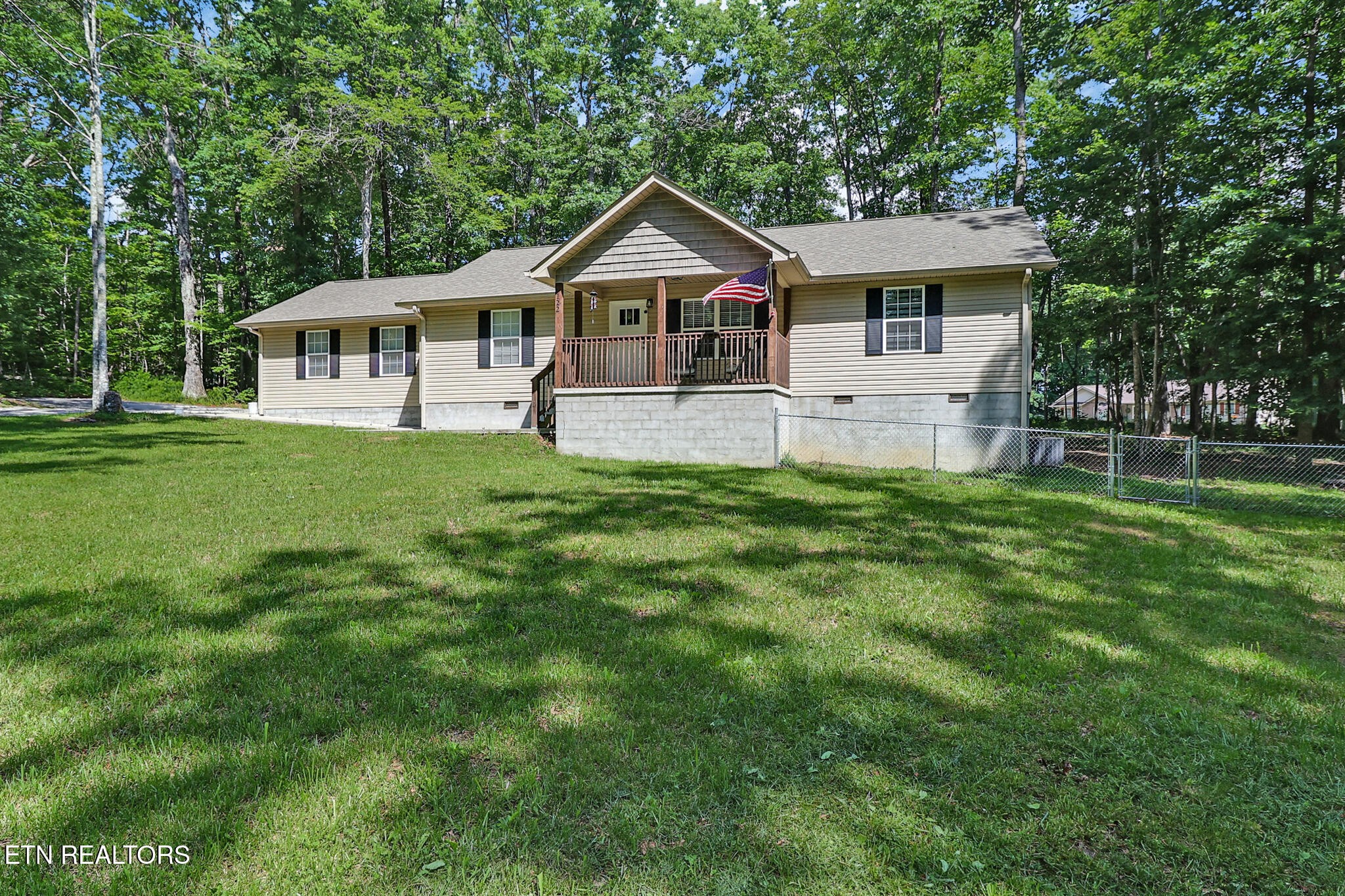 122 Jay Loop Jamestown, TN 38556 - Photo 2 of 29