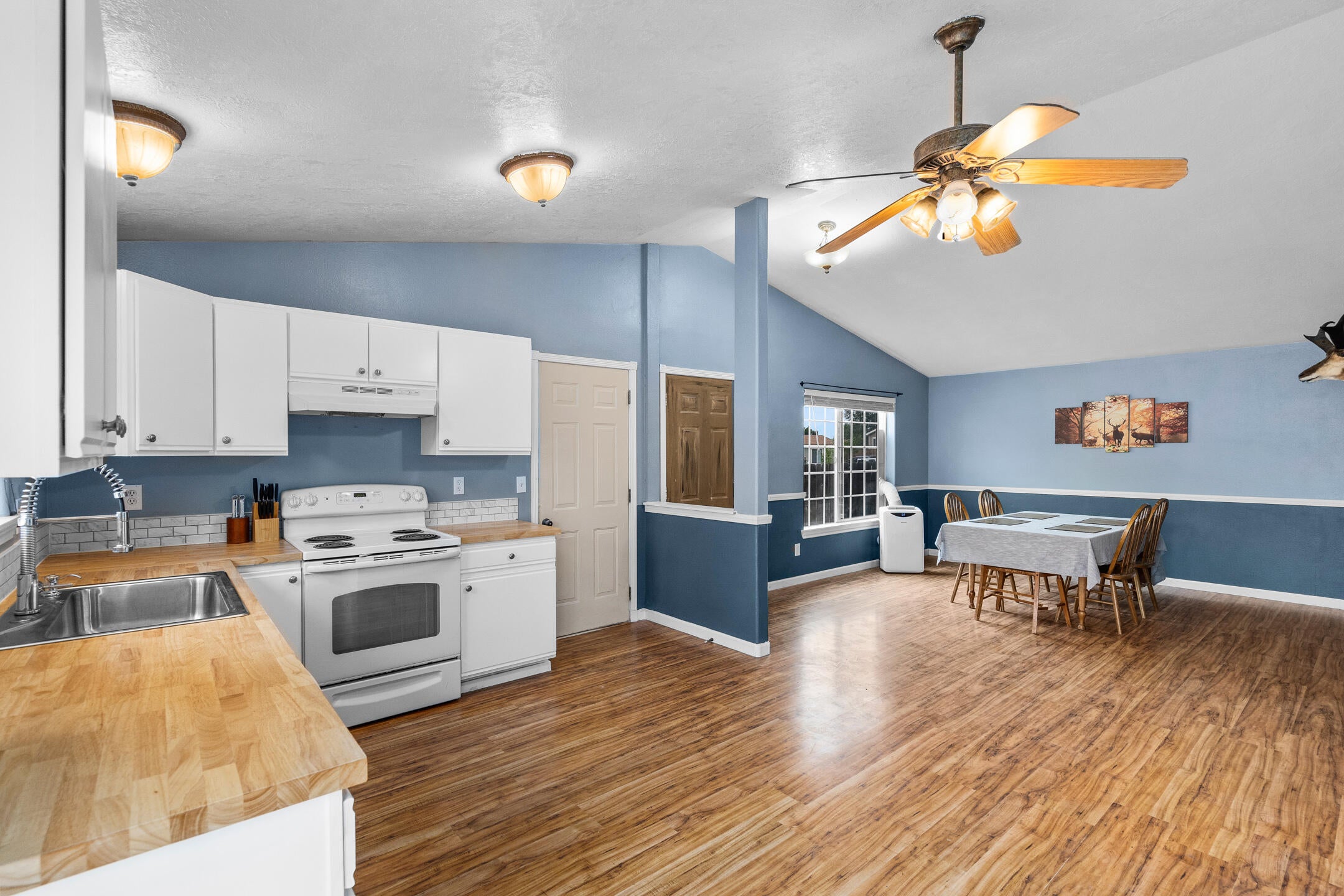 722 Center Ridge Drive Culver, OR 97734 - Photo 5 of 23 2021_07_27_722_center_ridge_dr-16