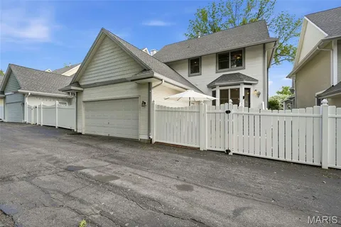 $539,900 | 1131 Hawken Place, Webster Groves, MO 63119