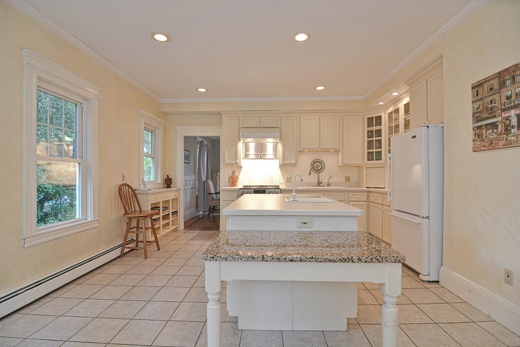 961 Mendon Road Woonsocket, RI 02895 - Photo 13 of 42