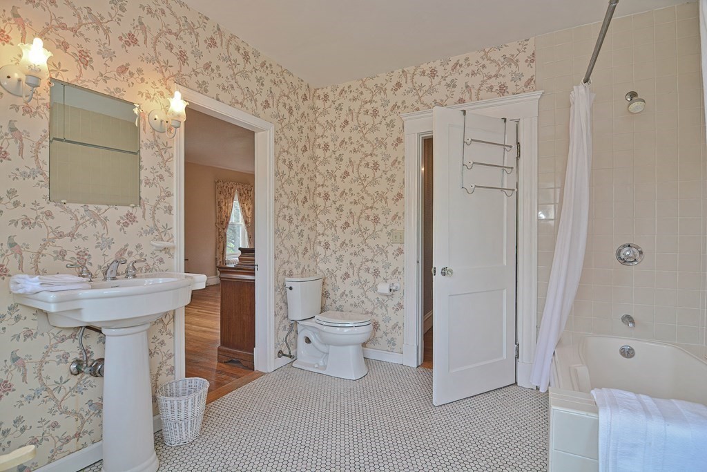961 Mendon Road Woonsocket, RI 02895 - Photo 31 of 42