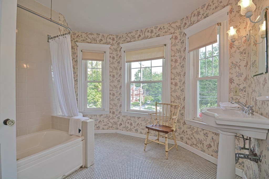 961 Mendon Road Woonsocket, RI 02895 - Photo 32 of 42