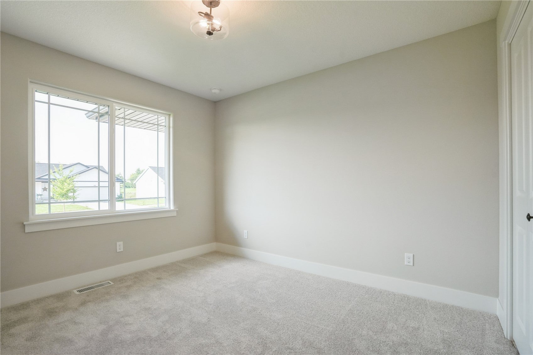 1820 Shady Grove Road Southwest Cedar Rapids, IA 52404 - Photo 15 of 22 Gallery Image 15