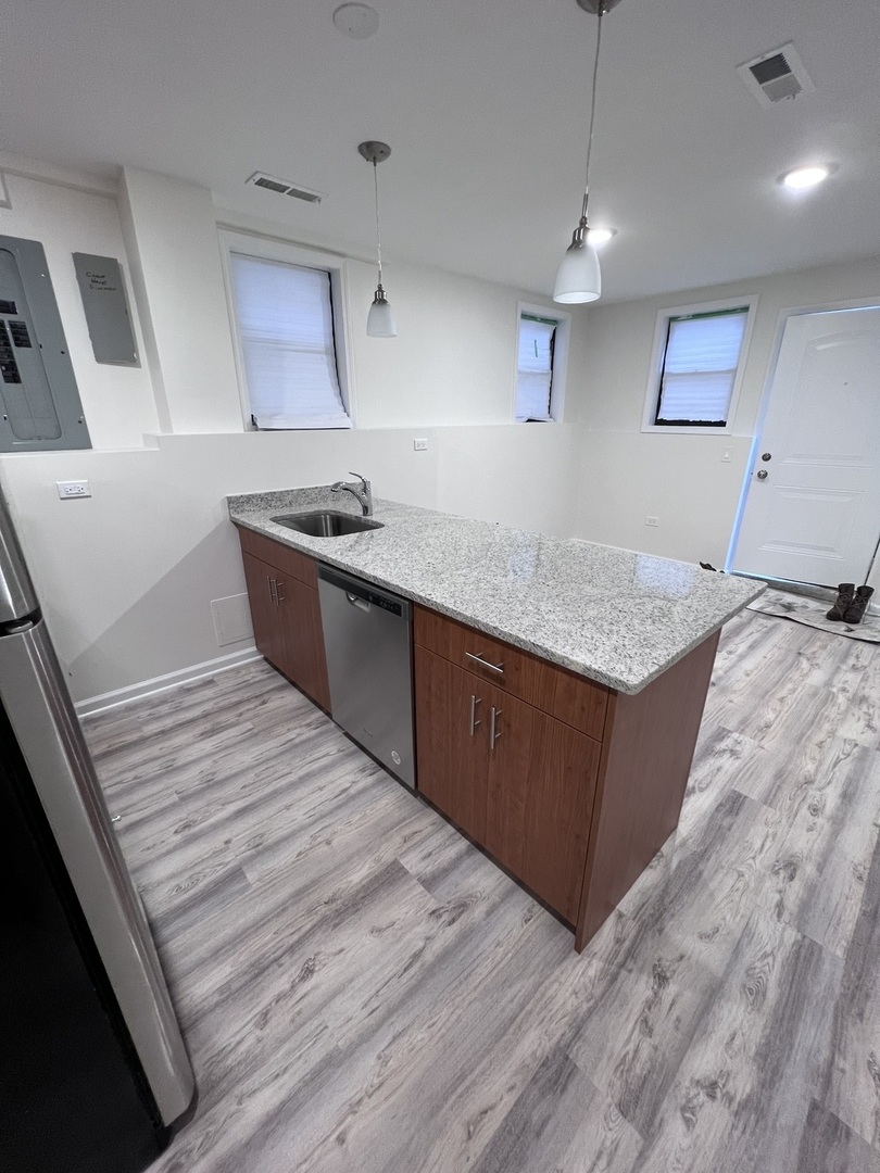 3051 North Racine Avenue, Unit G Chicago, IL 60657 - Photo 4 of 8