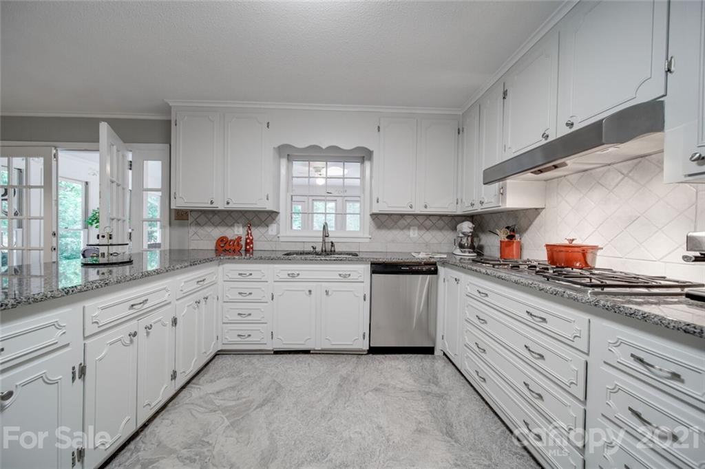 2313 Ferncliff Road Rock Hill, SC 29732 - Photo 8 of 47 Gallery Image 8