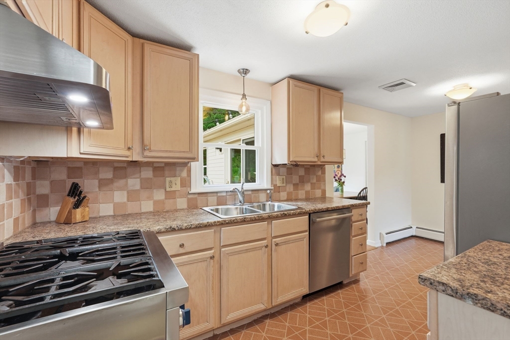 87 Logtown Road Amherst, MA 01002 - Photo 16 of 41