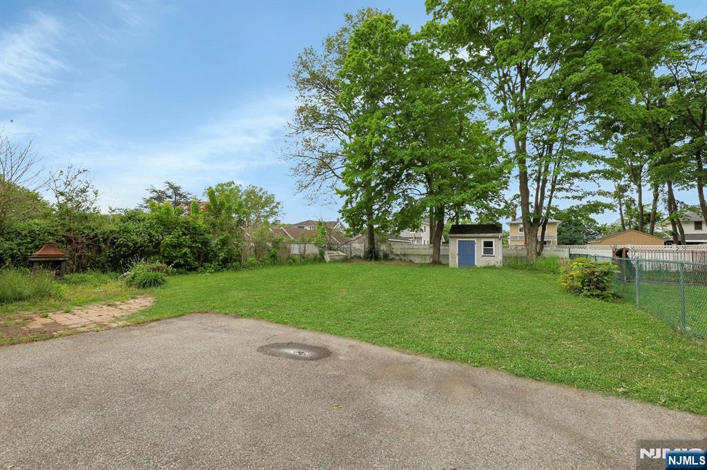 17 Butler Place Wanaque, NJ 07420 - Photo 4 of 28
