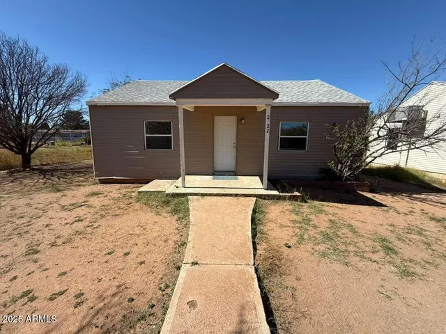 $850 | 2022 North Cougar Place, Douglas, AZ 85607
