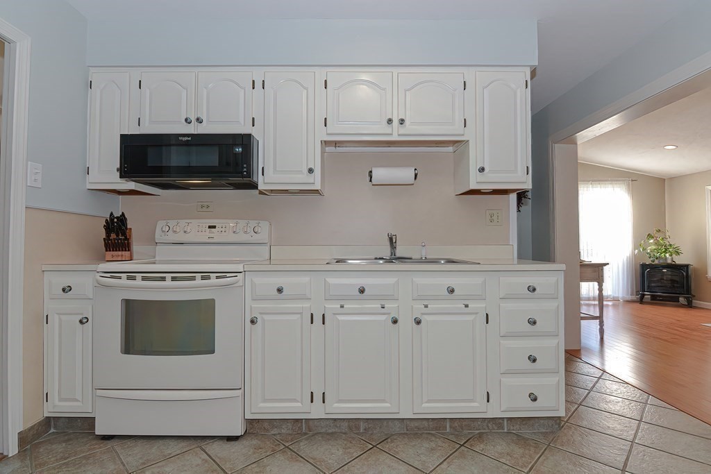 11 Shepherd Road Westborough, MA 01581 - Photo 13 of 36 Gallery Image 13