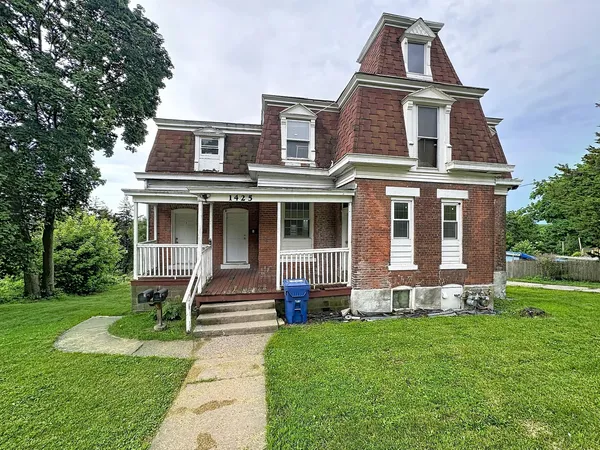 $68,500 | 1425 West 10th Street, Davenport, IA 52804